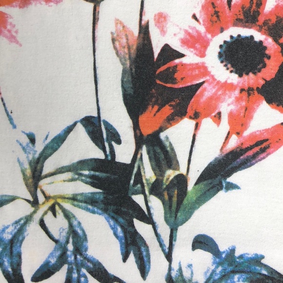 Fillity soft floral off-white t-shirt - Picture 5 of 5